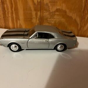 67 Camaro Die Cast Silver 1:34 Scale